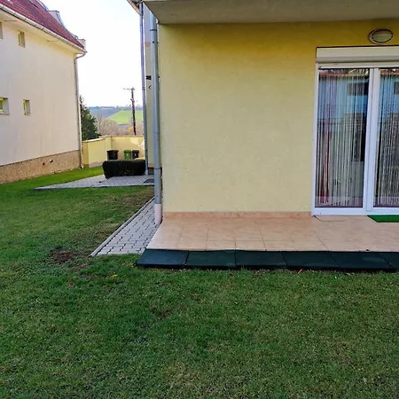 Var-lak Apartman